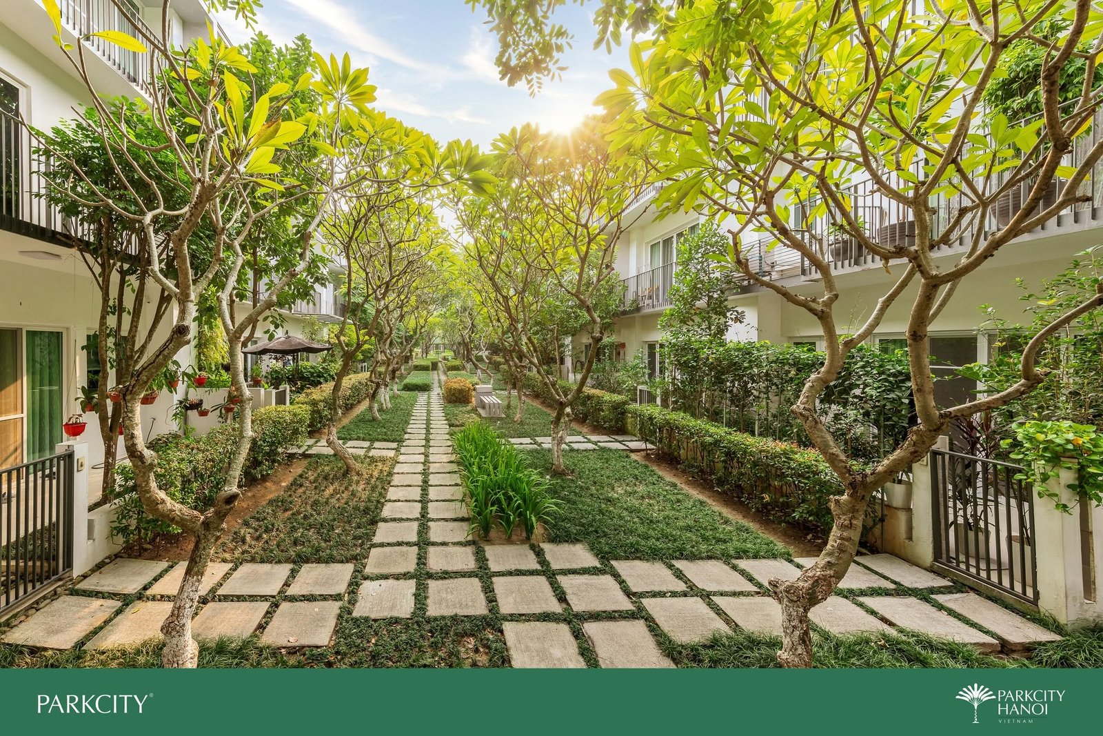Lối đi xanh giữa các dãy nhà tại ParkCity Hà Nội — cộng đồng cư dân văn minh